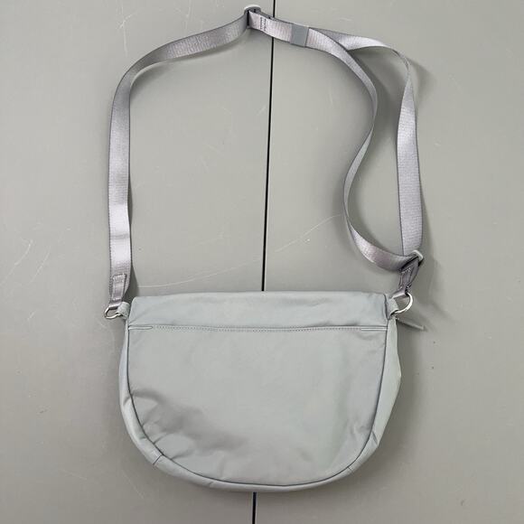 Lululemon All Night Festival Bag 5L Grey/Silver Crossbody Pockets Zippers - Picture 3 of 12